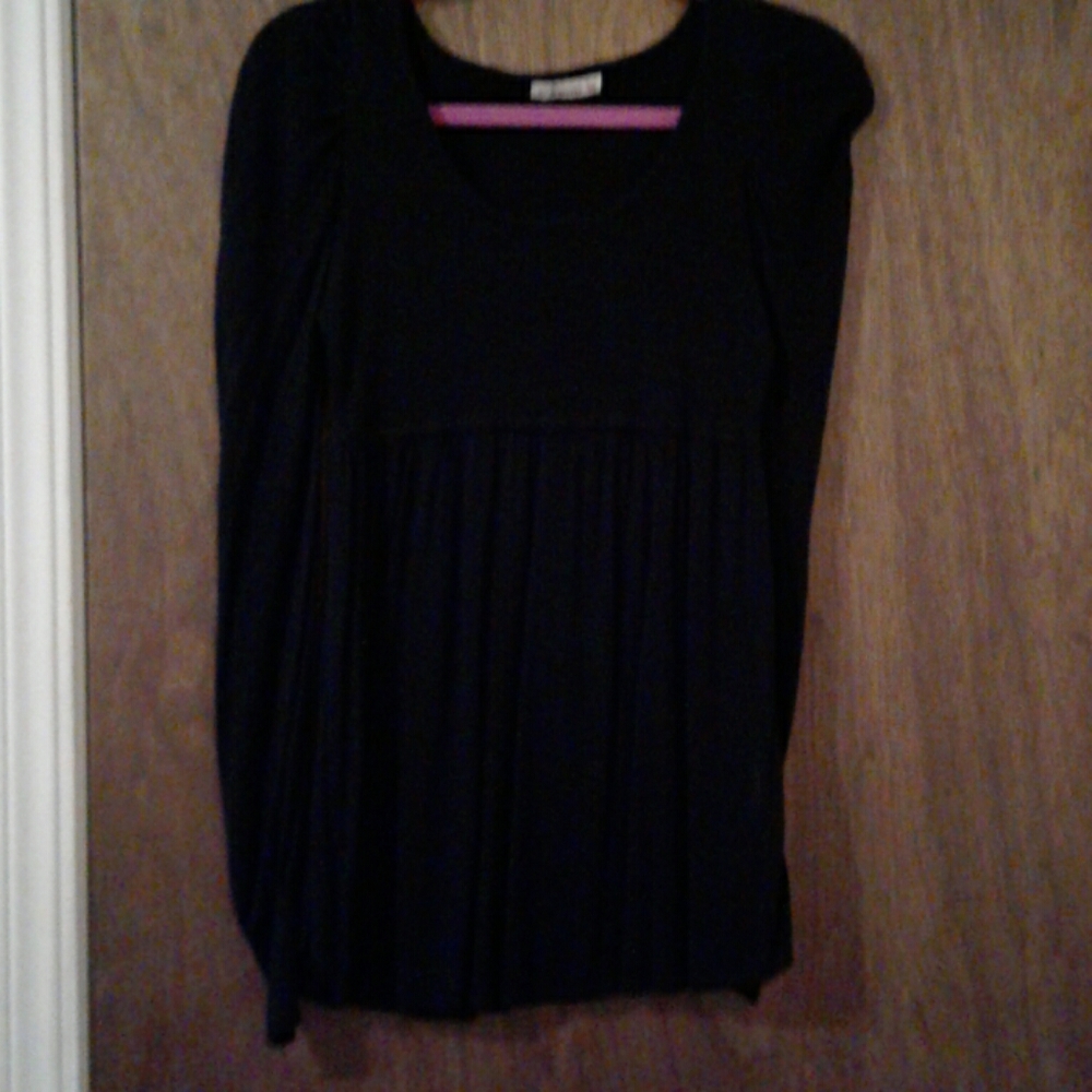 Light weight sweater top. Never worn. Final price.